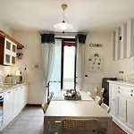 Holihome - La Dei Fiori ゲストハウス