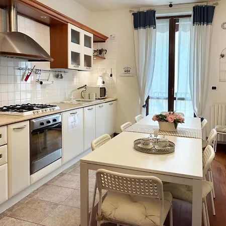 Holihome - La Dei Fiori Guest house